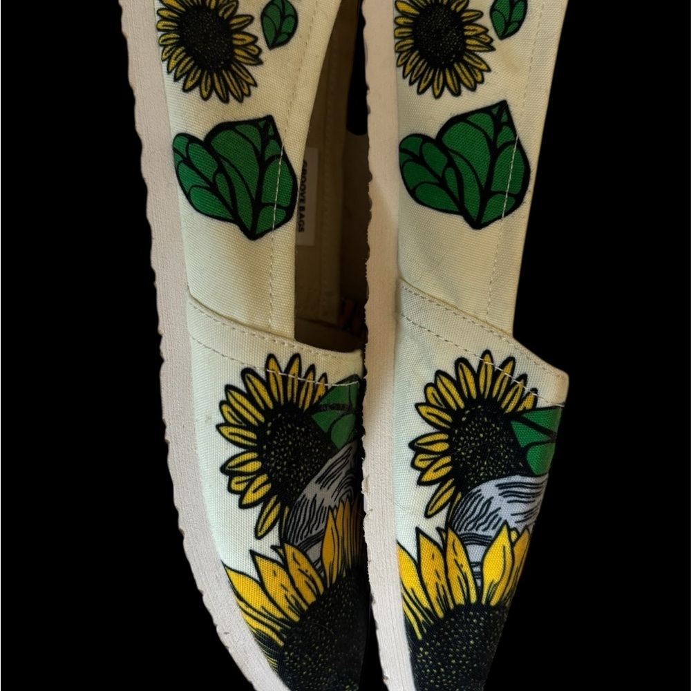 Groove Women's Elephant Sunflower Flats Slip On Boho Shoes - Picture 2 of 6